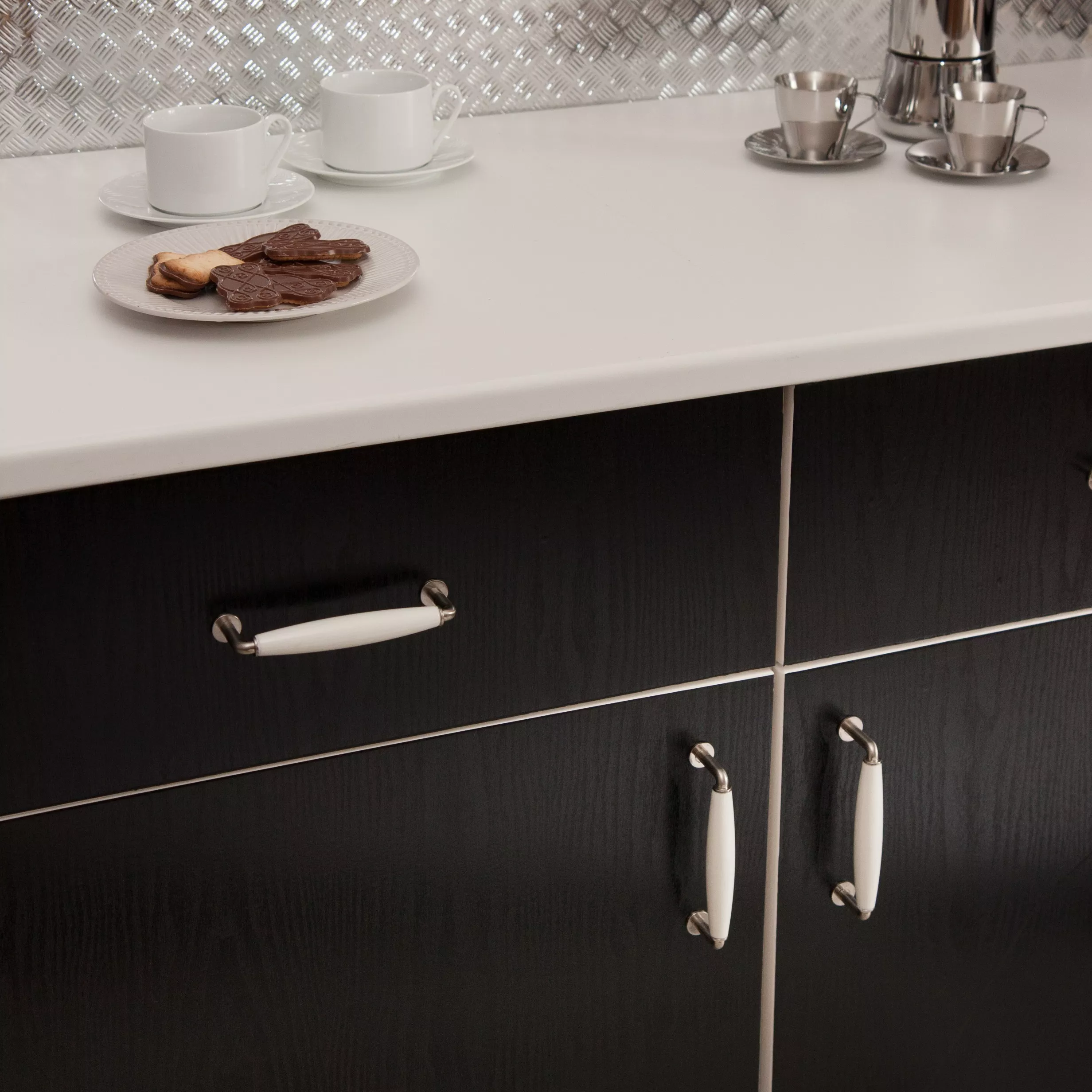 D-C-Fix Blackwood Woodgrain Effect Self-adhesive Film (L)2.1m (W)900mm 5 D-C-Fix Blackwood Woodgrain Effect Self-adhesive Film (L)2.1m (W)900mm - Image 3