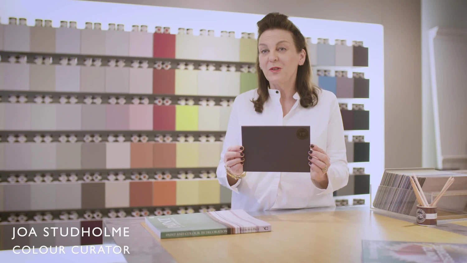 Farrow & Ball Paean Black No.294 Gloss Metal & Wood Paint, 750ml 4 Farrow & Ball Paean Black No.294 Gloss Metal & Wood Paint, 750ml - Image 2