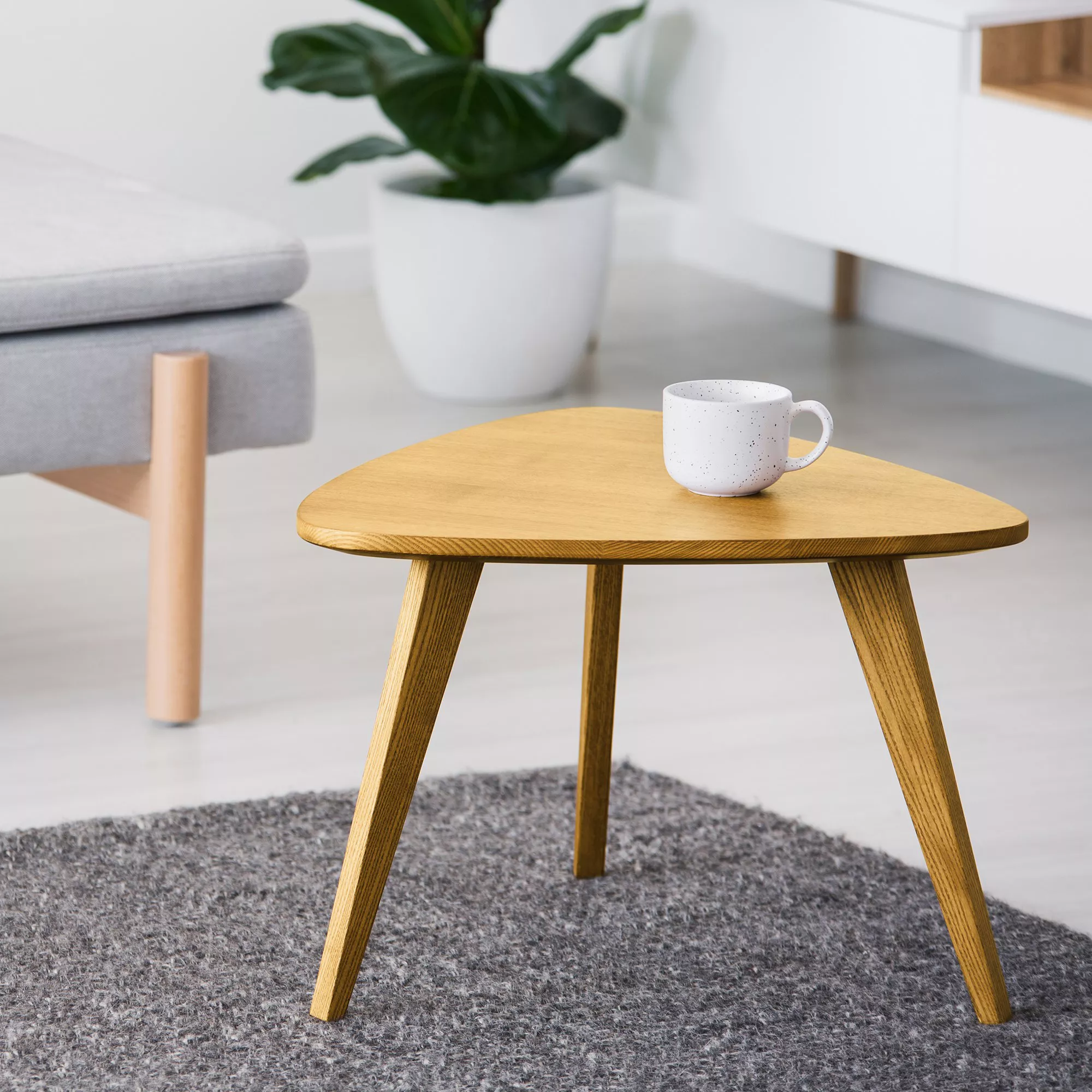 Ronseal Interior Oak Gloss Varnish, 750ml 6 Ronseal Interior Oak Gloss Varnish, 750ml - Image 4