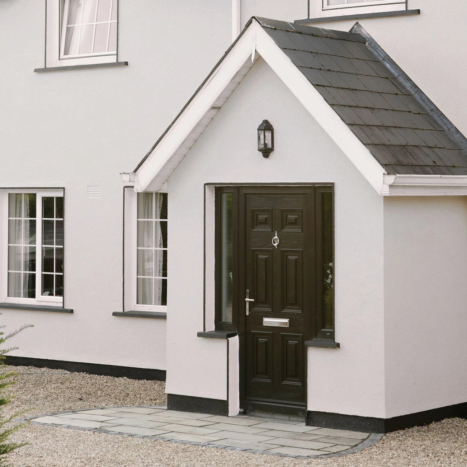 Sandtex 10 Year Black High Gloss Exterior Metal & Wood Paint, 2.5L 4 Sandtex 10 Year Black High Gloss Exterior Metal & Wood Paint, 2.5L - Image 2