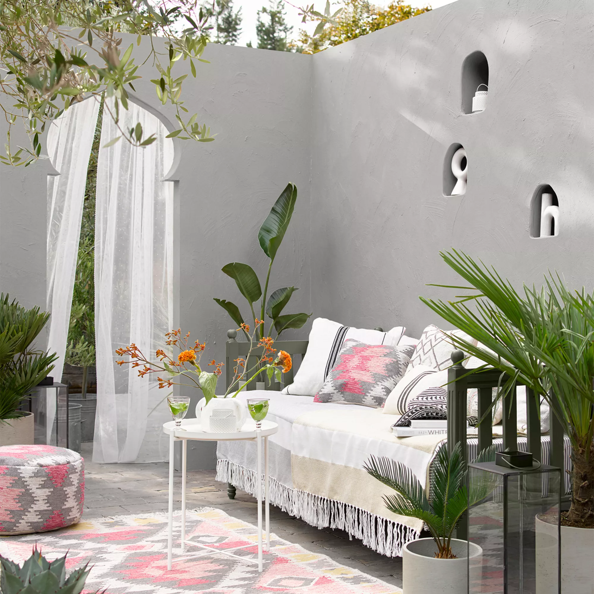 Sandtex Light Grey Matt Masonry Paint, 5L Tub 7 Sandtex Light Grey Matt Masonry Paint, 5L Tub - Image 5